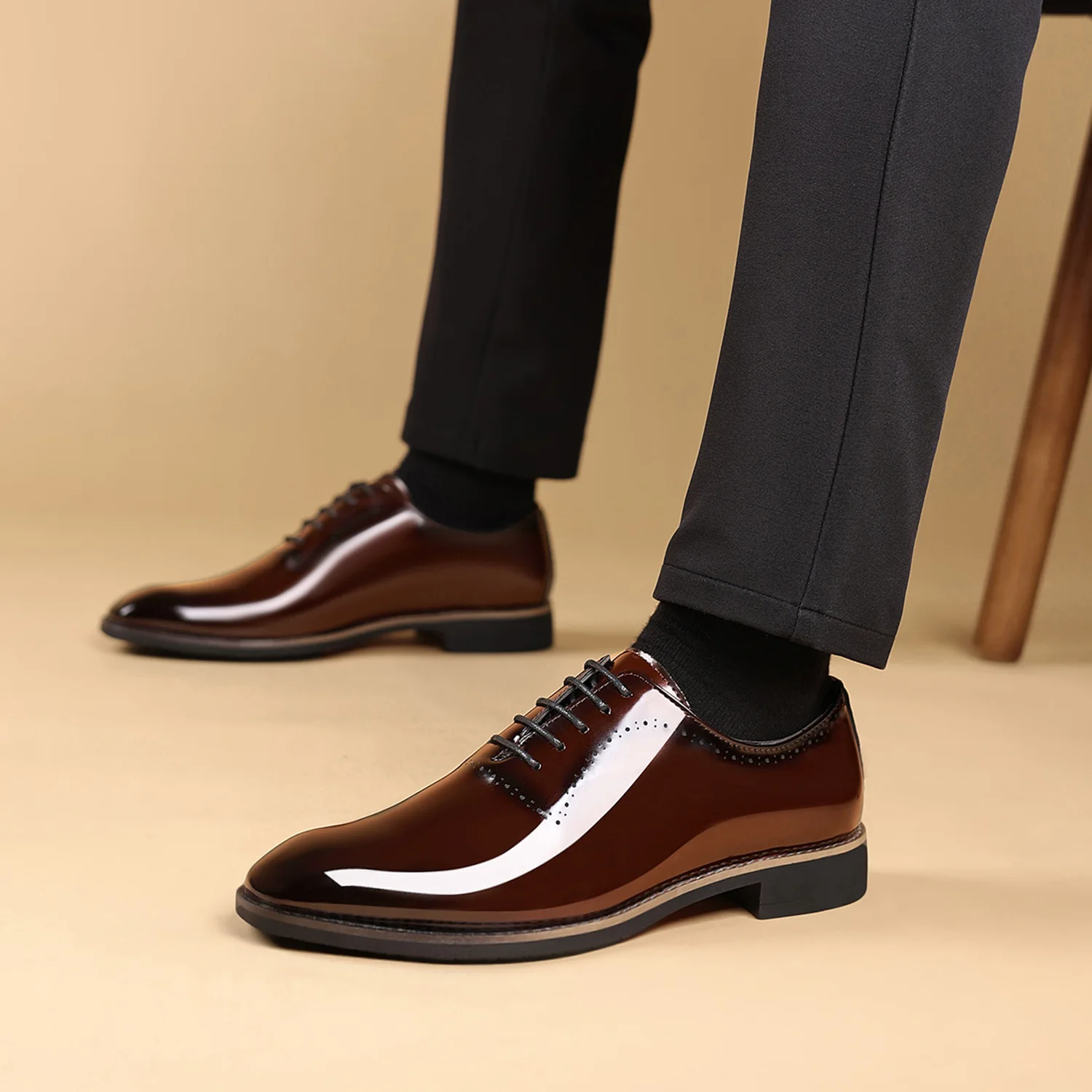 

New Gentleman Business Oxford Shoes Men's Pointed Mirror Patent Leather Formal Wedding Prom Dress Homecoming Footwear Zapatos