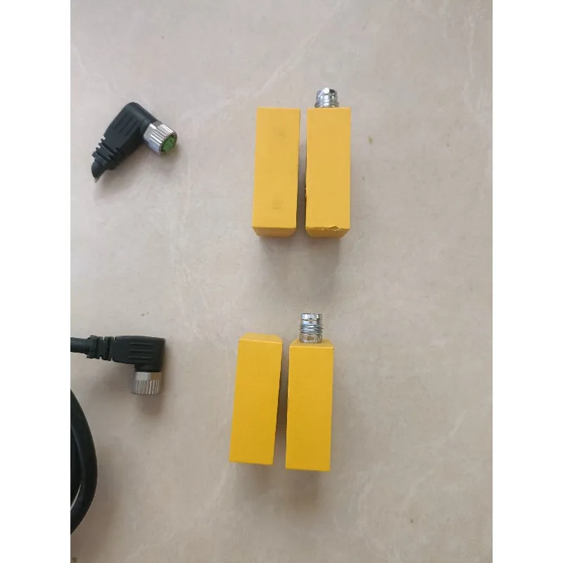 PSEN 2.1P-11 & PSEN2.1-10 Safety Door Switch Used Minor Bumps 1 Set Fully Tested for Industrial Safety Systems