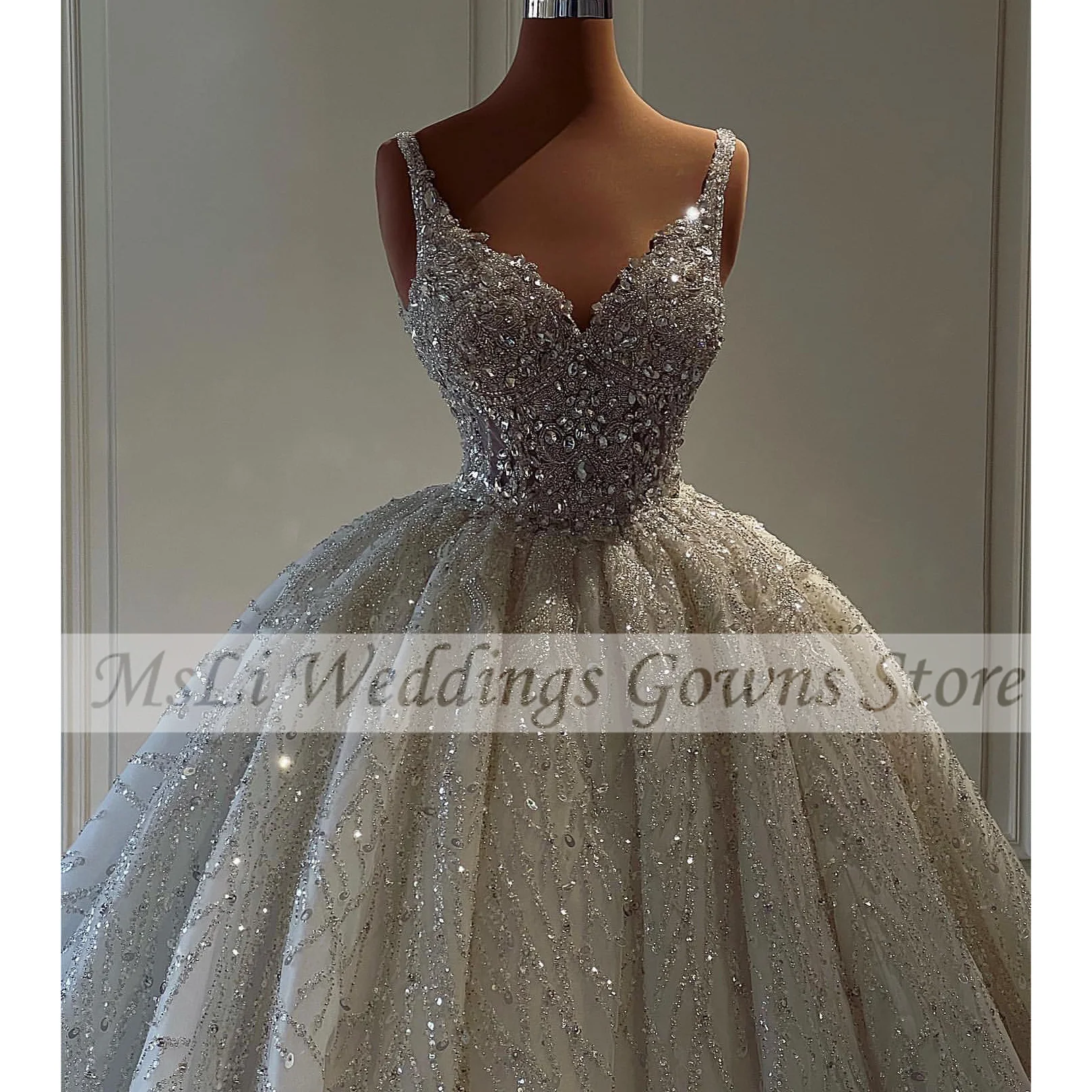 Luxury Sequined Wedding Dresses Beads Crystal Sleevelsess Couture Bridal Gowns Plus Size V Neck Bride Dress Vestido De Noiva