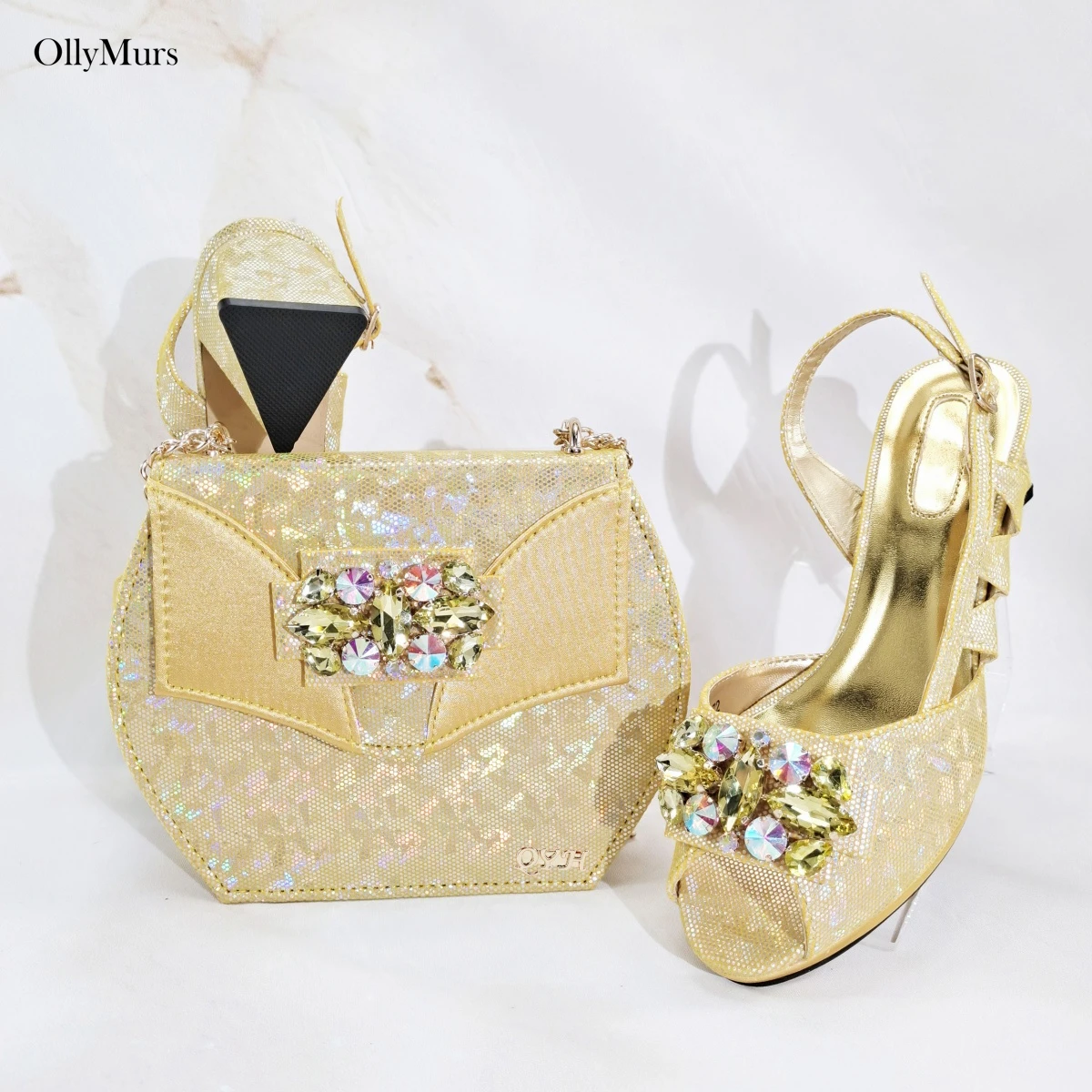 أحدث مجموعة أحذية وحقائب نسائية أنيقة بكعب عالٍ لعام 2025 مجموعة أحذية وحقائب من Sandl الإيطالية العصرية لفستان الزفاف