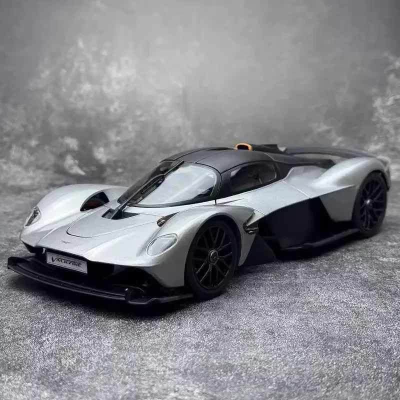 Maisto Car Model 1/18 Aston Martin Valkyrie Alloy Car Model Simulation Room Display Cars Model Boy Collection Birthday Gift