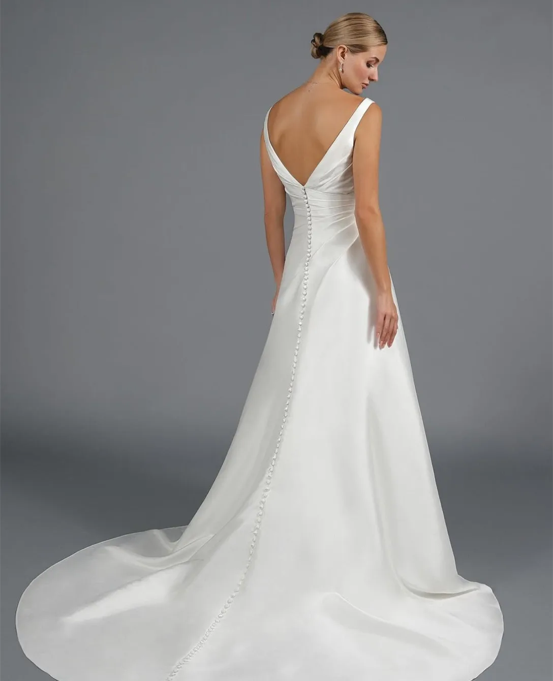 Customized Long V-Neck Satin Wedding Dresses with Buttons A-Line Pleated Sweep Train Vestidos de Novia Bridal Gown for Women