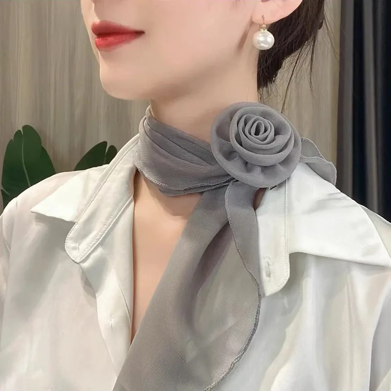 Modischer Chiffon-Seidenschal, eleganter, trendiger Blumenschal, vielseitiger, abnehmbarer Halstuch mit Rosen-Dekor für Frauen und Mädchen, Geschenke. – Detail 5