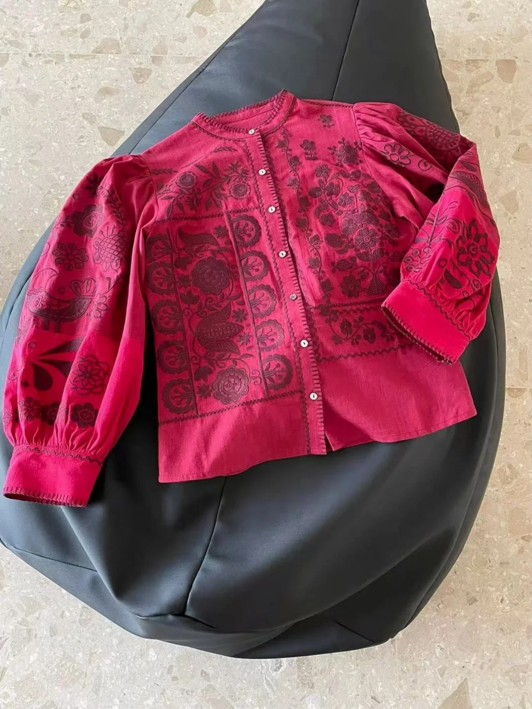 

Ретро Court Sle Воротник-стойка Тяжелая вышивка Цвет Blo Sve Свободный для похудения Bubble Sve irt Два цвета Доступны для...