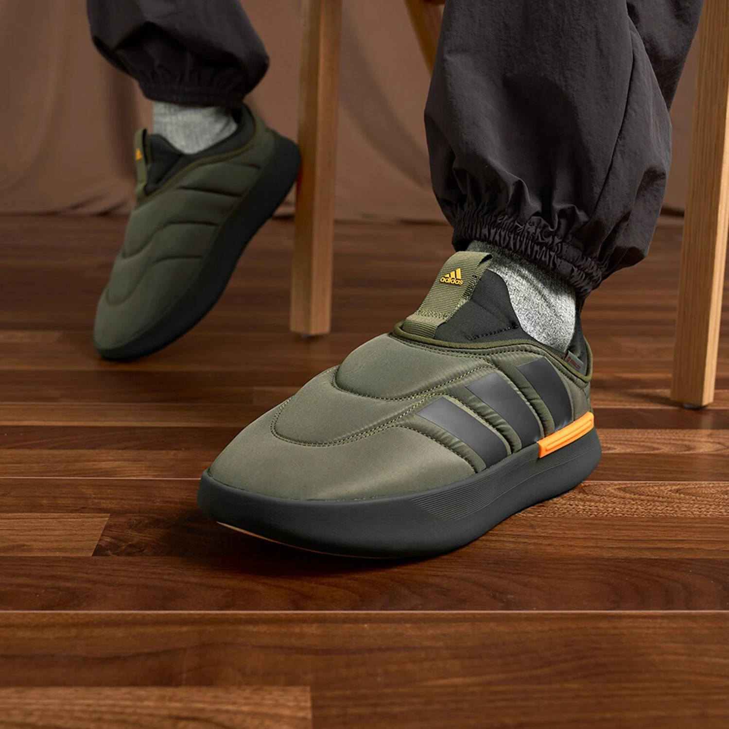 حذاء Adidas الرسمي الأصلي ADIPUFF للجنسين دافئ، مقاوم للاهتراء، ممتص للصدمات كاجوال IF4228