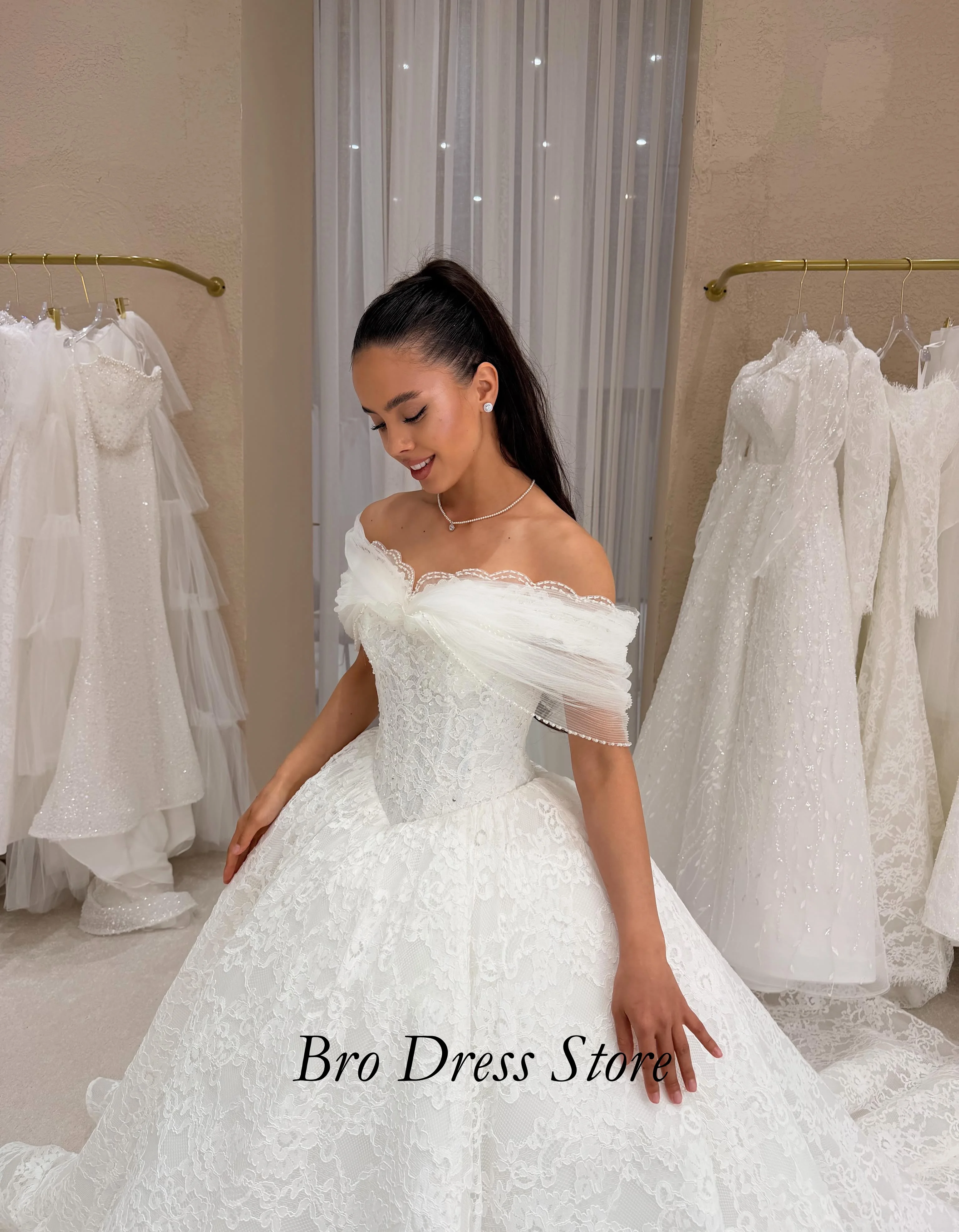 Customized 2027Elegant Lace Wedding Dress Off Shoulder Princess Ball Gown Luxury Bridal Dress With Long Train Vestido De Noiva