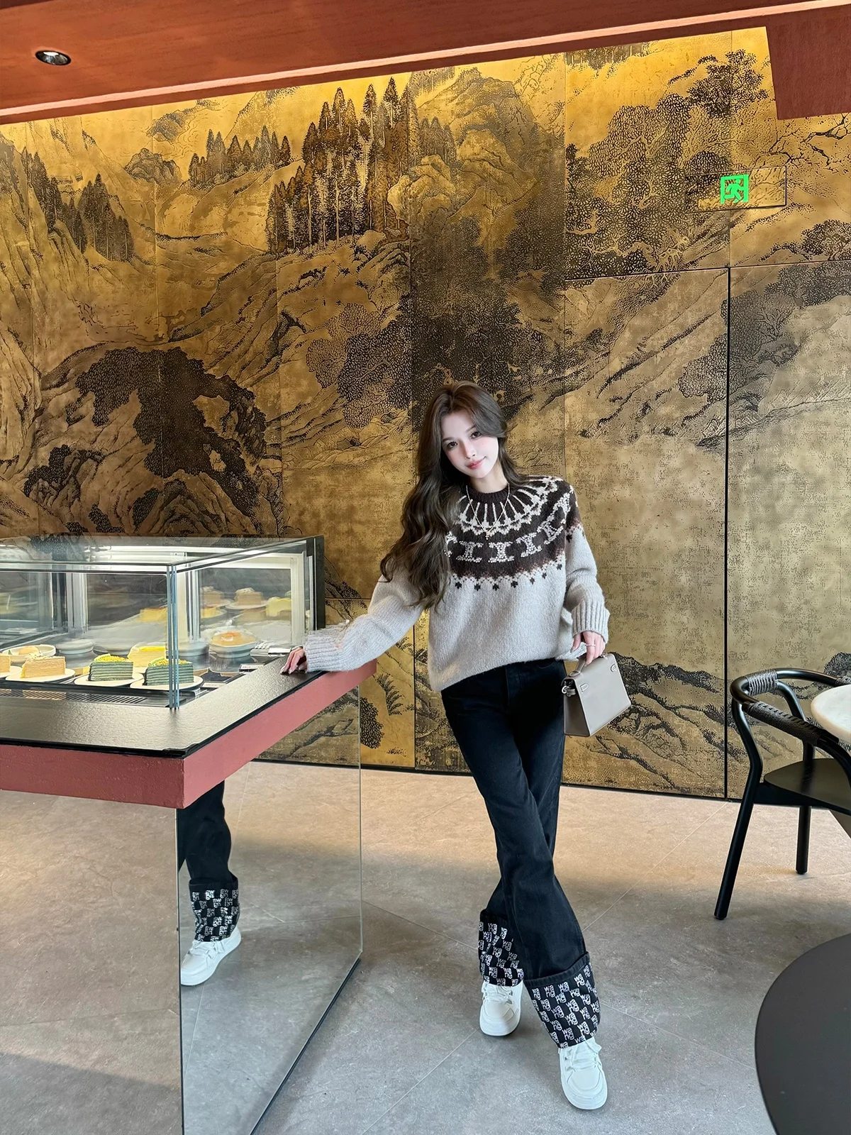 

Джинсы JONIbyBEB прямого кроя с блестящими стразами и отворотами на манжетах, женские, из премиального денима, всесезонные, классический крой