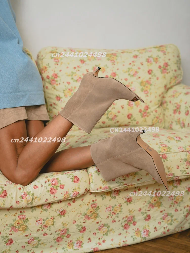 Botines Beige Nude con Punta Abierta para Mujer, de Ante Sintético, Tacón de Aguja, Corte en V, con Cremallera Lateral Decorativa y Tacón Bajo
