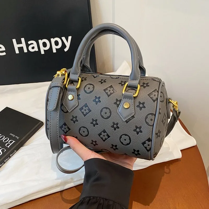 

Stylish Minimalist Diaper Bags For Women Elegant Leather Tote Bag Designer Vintage Large Capacity Luxury Fashion Commuter