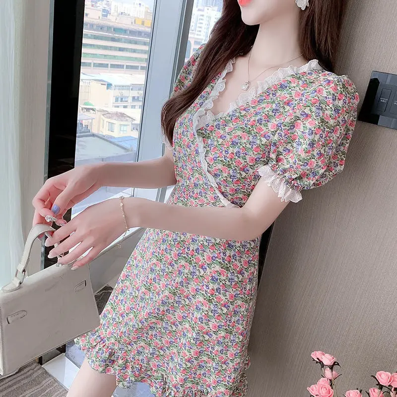 Spliced Platycodon Retro Sweet First Love Temperament Waist-hugging and Making Small Florals Look Thin