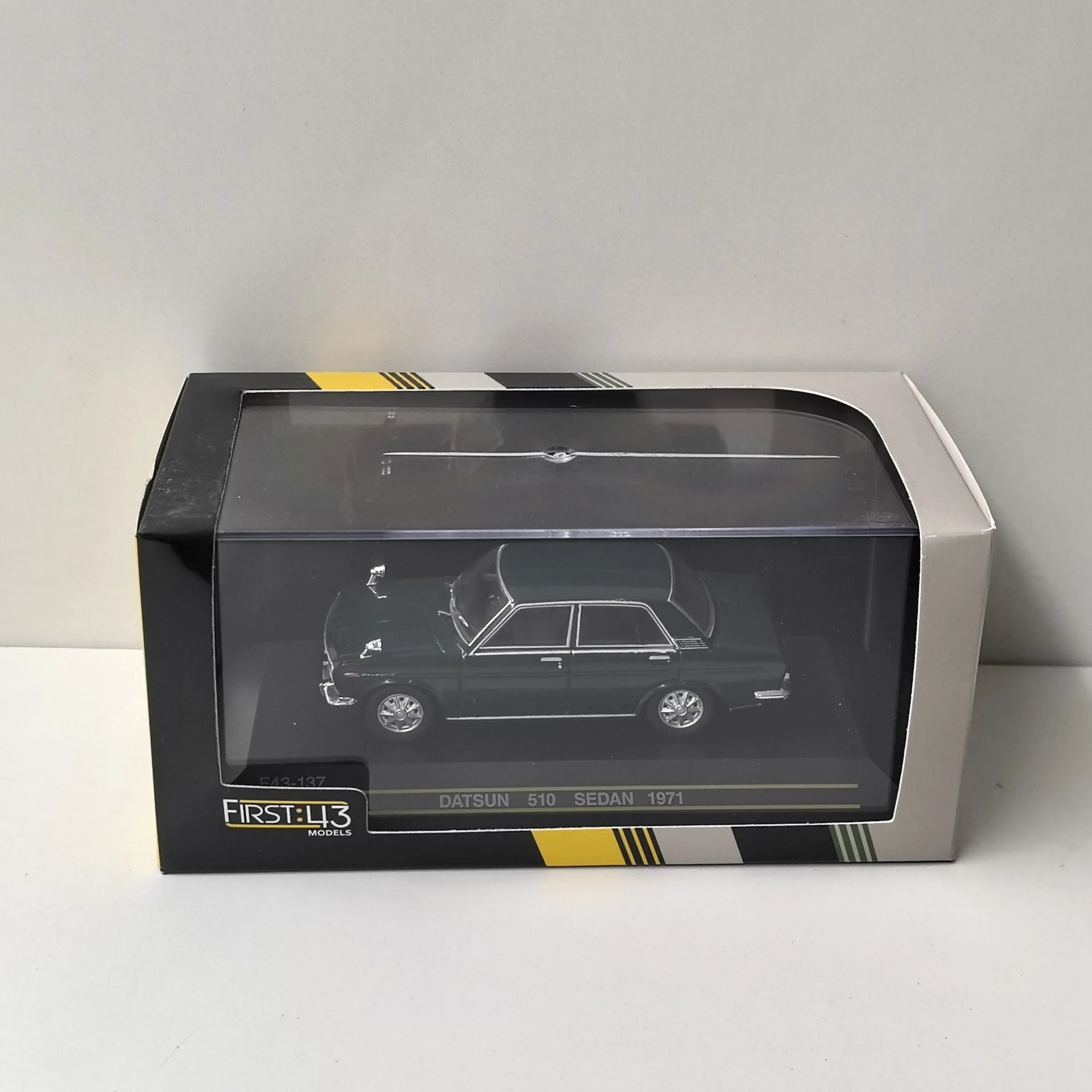 

Box Cracked Diecast FIRST 1/43 Scale DATSUN 510 SEDAN 1971 Datsun Alloy Car Model Collectible Toy Gift Souvenir Display Ornament