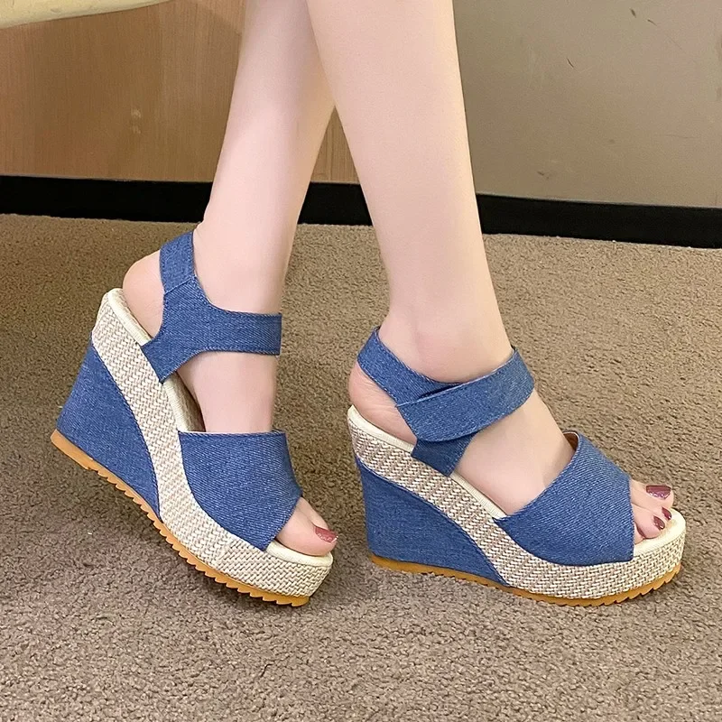 2024 Wysokiej jakości sandały damskie Summer Open Toe Large Size Rubber Sole Roman Shoes Fashion Casual Wedge Women's High Heels