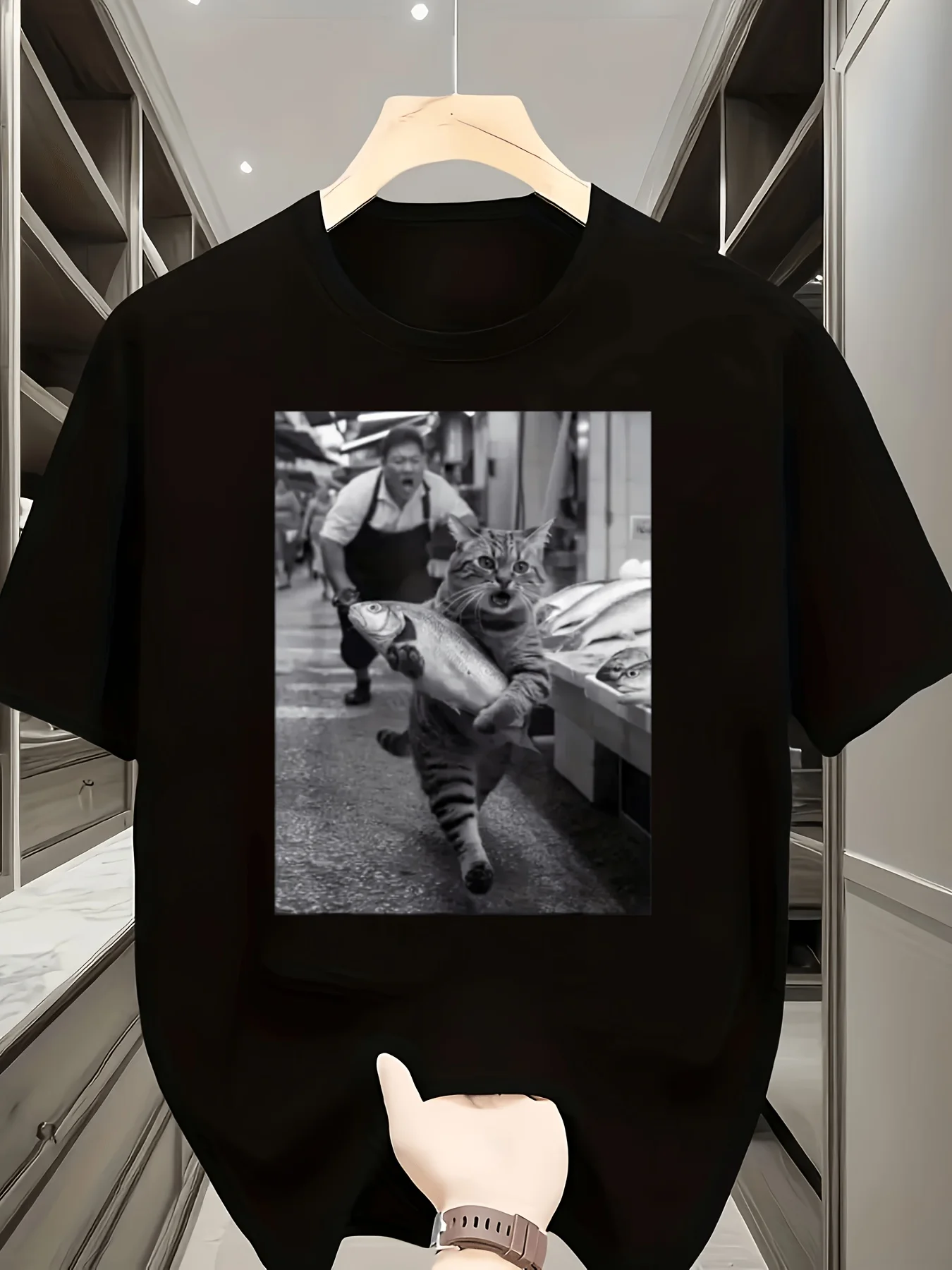 Funny  T Shirt Men Women Short Sleeve Vintage Cat Market Vendor Black White Photo Print Breathable Loose Unisex Soft Cotton Tee