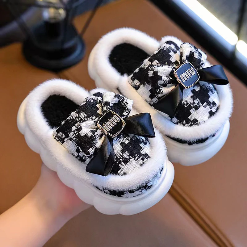 

2024 New Cute Children's Cartoon Panda Winter Slippers Comfortable Warm Cotton Shoes Boys Girl Indoor Home Fluffy Slippers Women