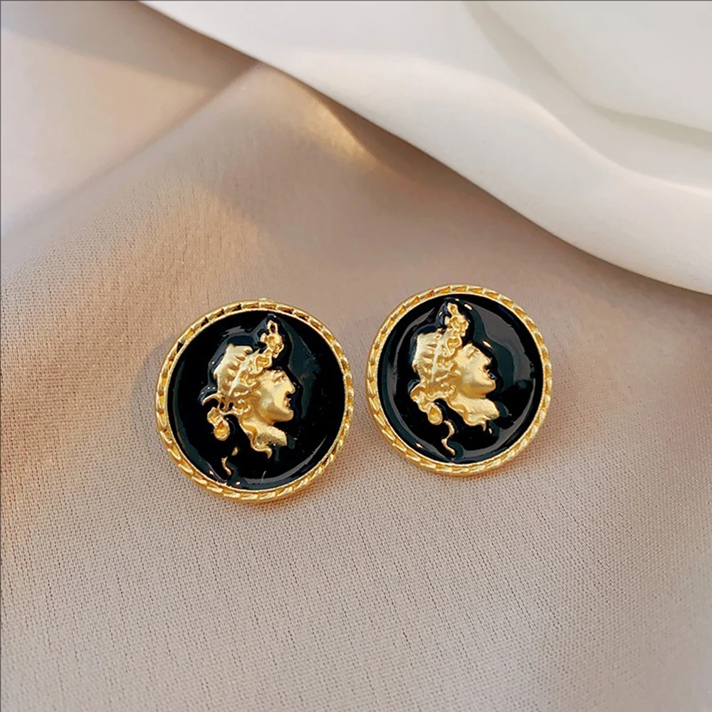 

Silvery Needle Irregular Fold Geometric Earrings Black Style High-grade Sense Studs Light Luxury All-matching Jewelry