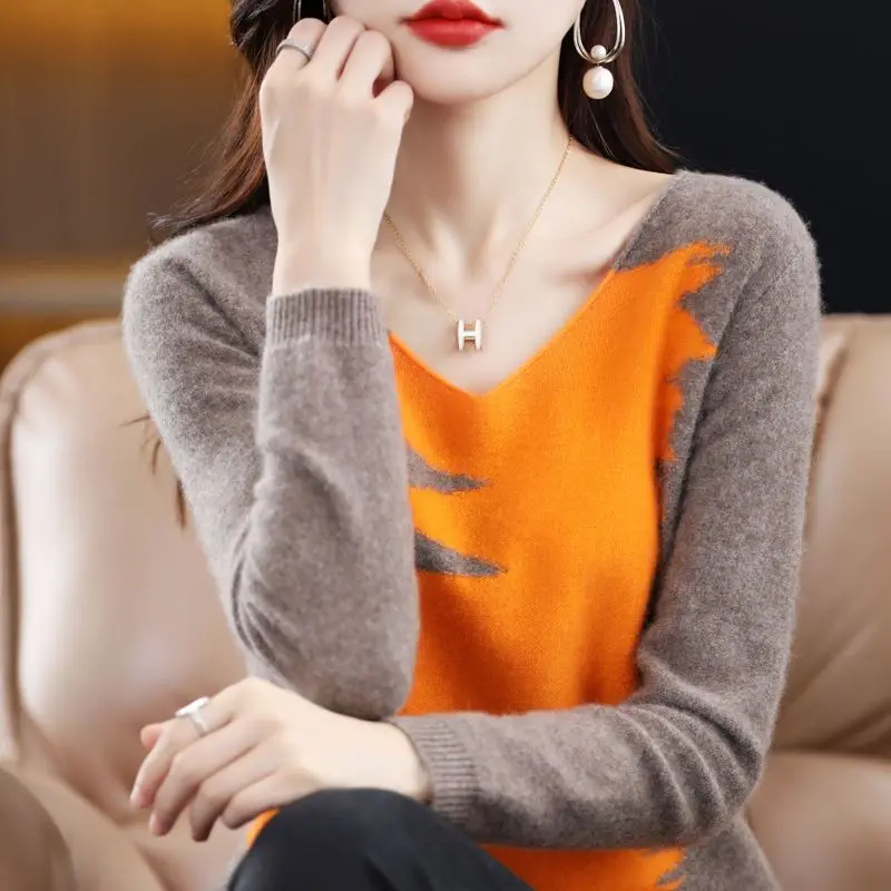 Fashion V-Neck Spliced Loose Knitted Sweaters Women's Clothing 2022 Autumn New Loose Casual Pullover Tops Office Lady Sweater image 3