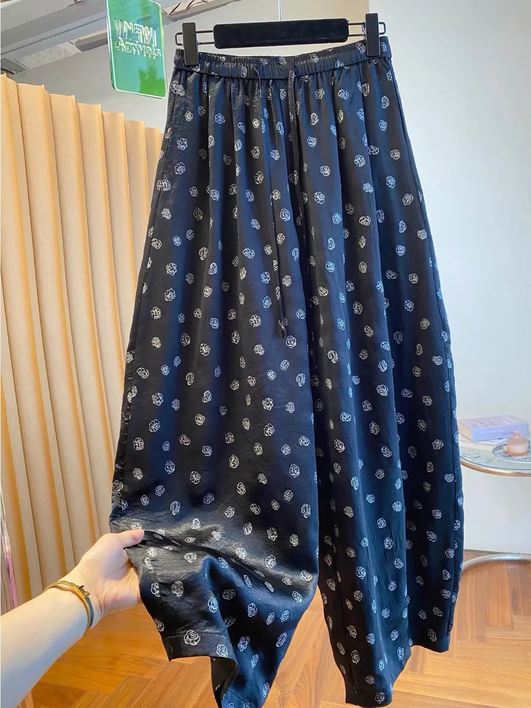 

Casual Acetate Satin Printed Loose Women's Pants High Waist Harlan Pants Summer Season Ladies plus Size Fashionable Trousers