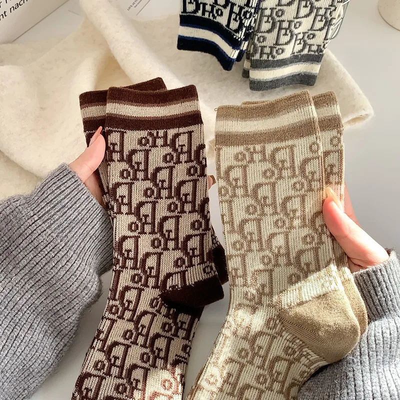 Kuwa 1/2 ペアトレンディな冬のウールの靴下レディースモノグラムパターン無地肥厚ミドルチューブソックス通気性卸売