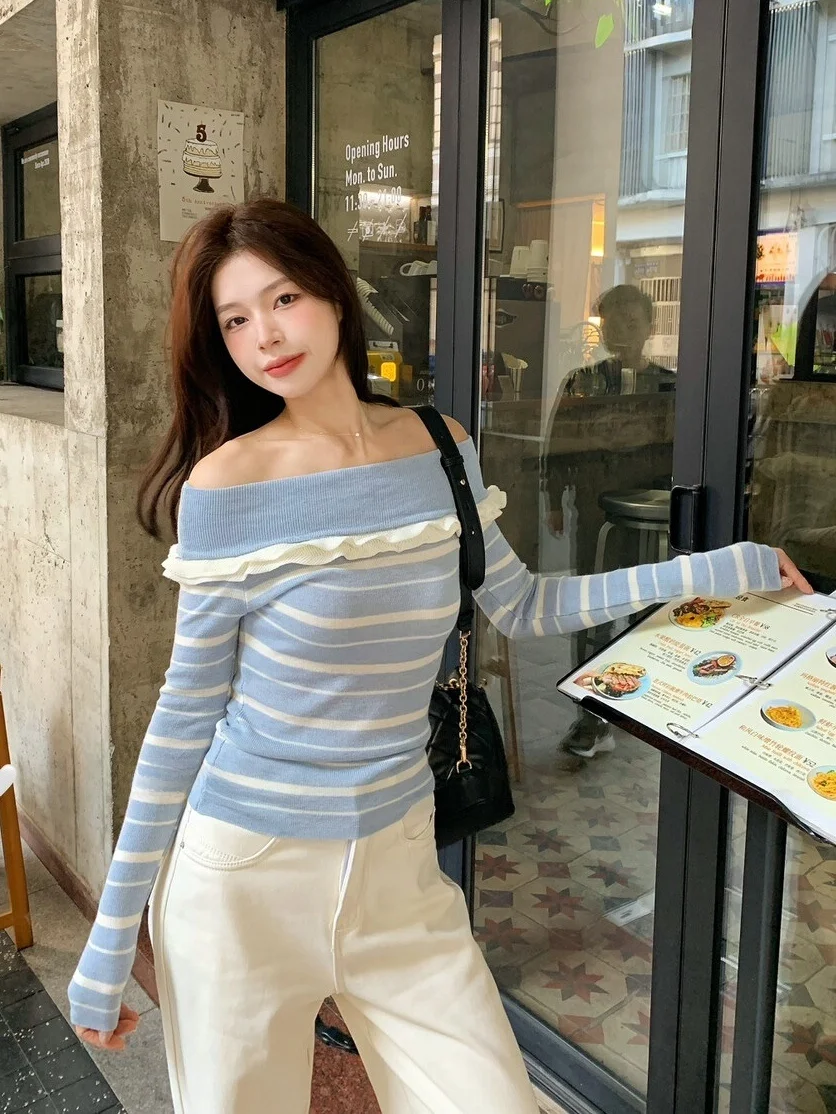 

Весенний модный вязаный топ на одно плечо с кружевными вставками и цветными полосками, универсальный, приталенный, для создания нежного и индивидуального образа.