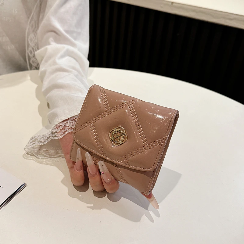 

Stylish Female Wallet, Multifunctional Light Luxury Brand with Durable Construction and Compact Storage