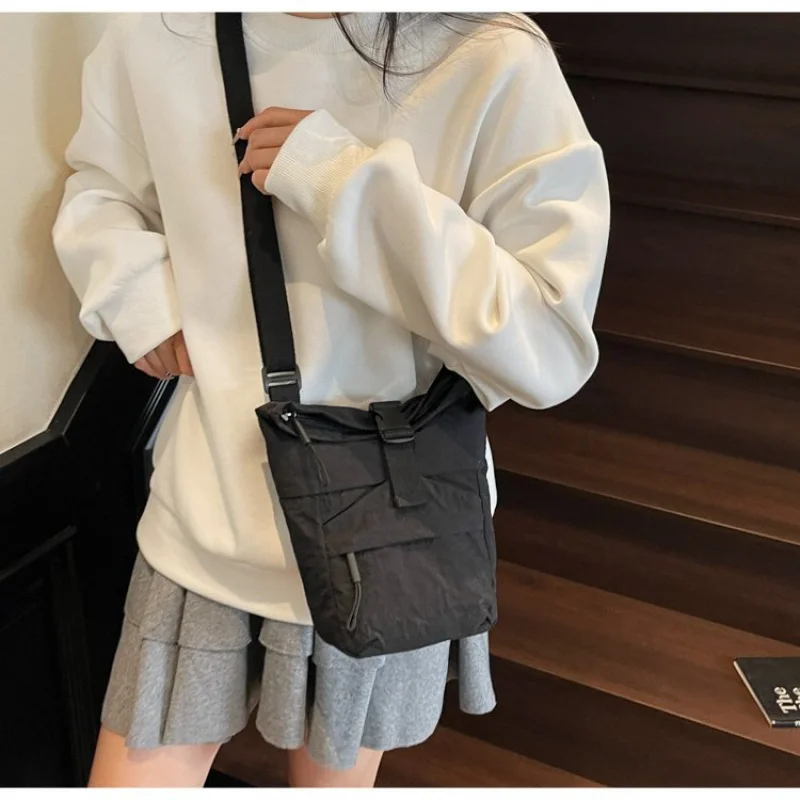 

Modern Elegant Pouch With Chain For Ladies For Versatile Day To Night Sophisticated Carry