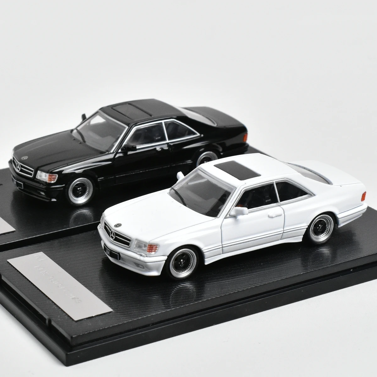 

Rhino Model RM 1:64 560SEC W126 Diecast Model Car