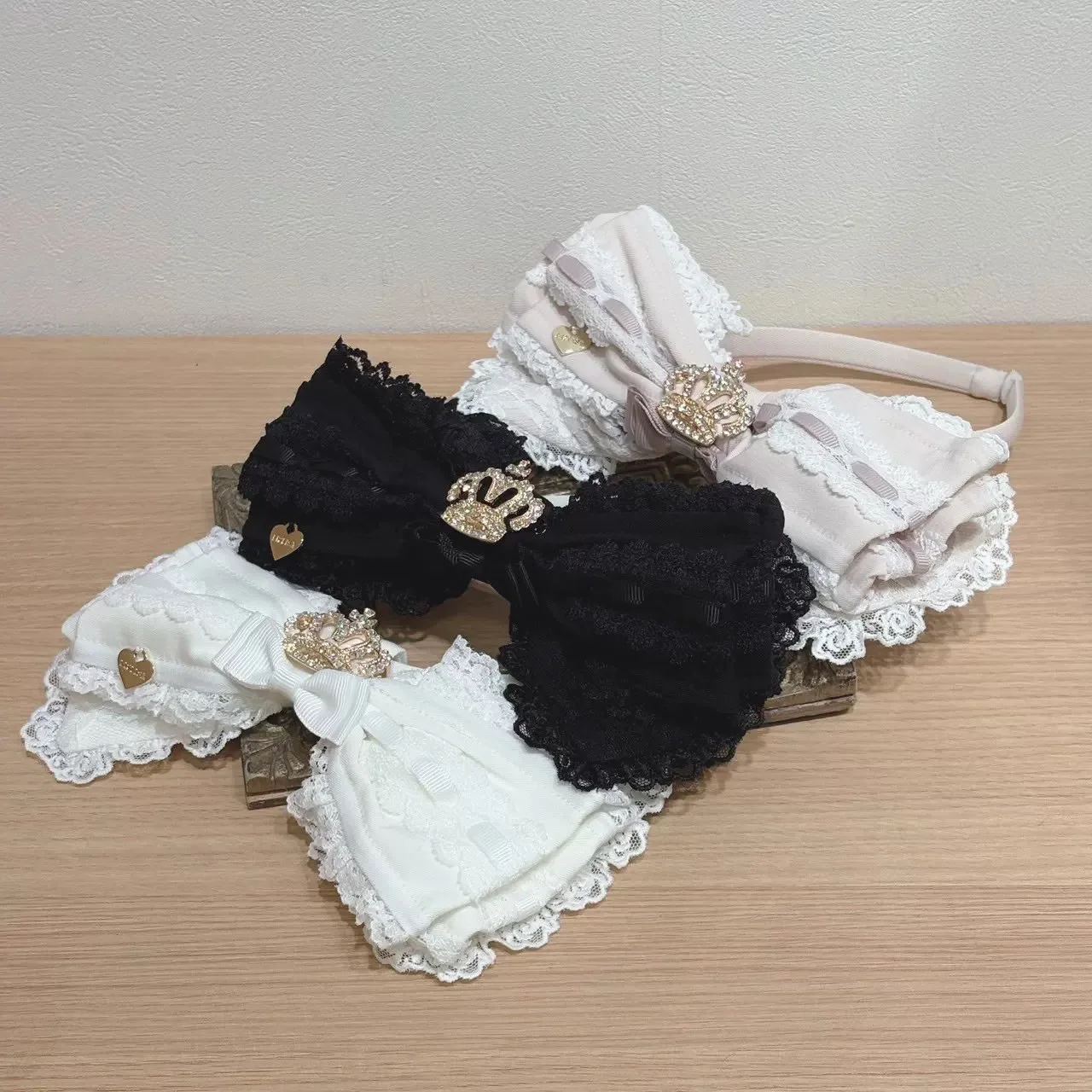 

Japanese Lolita Lace Splicing Casual Headband Sweet and Cute Crown Bow Headgear Y2K Harajuku Simple and Versatile Headband Women