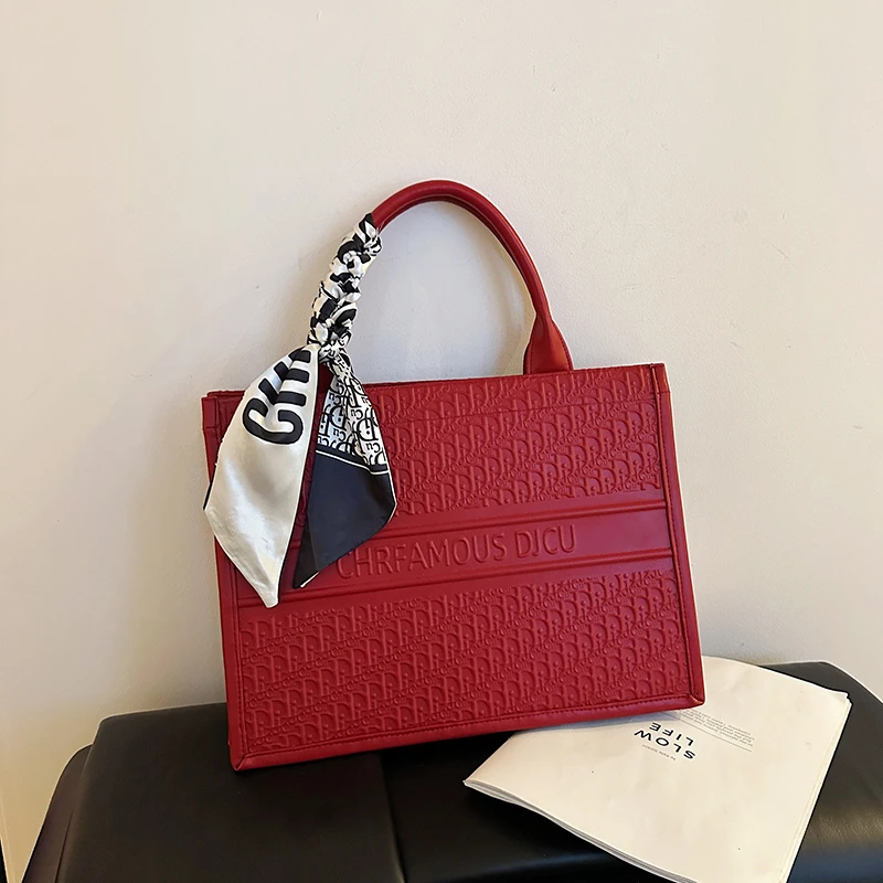 

Classic Leather Handbag Ladies, Convenient Messenger Style, Famous Designer, Popular Elegant Finish