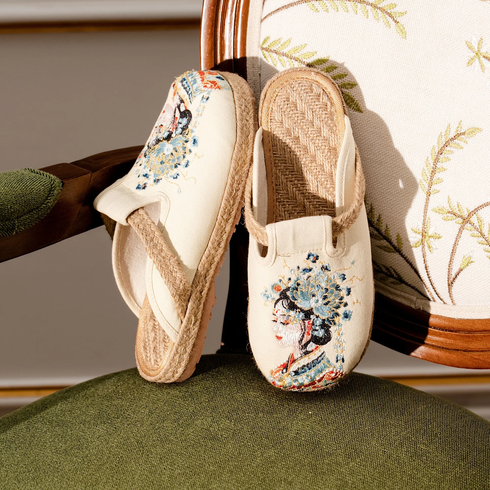 

Women Slippers, Linen Shoes Breathable Causal Shoes Women's Sandals Outside and Home Flip Flops Retro Ethnic Fashion Style
