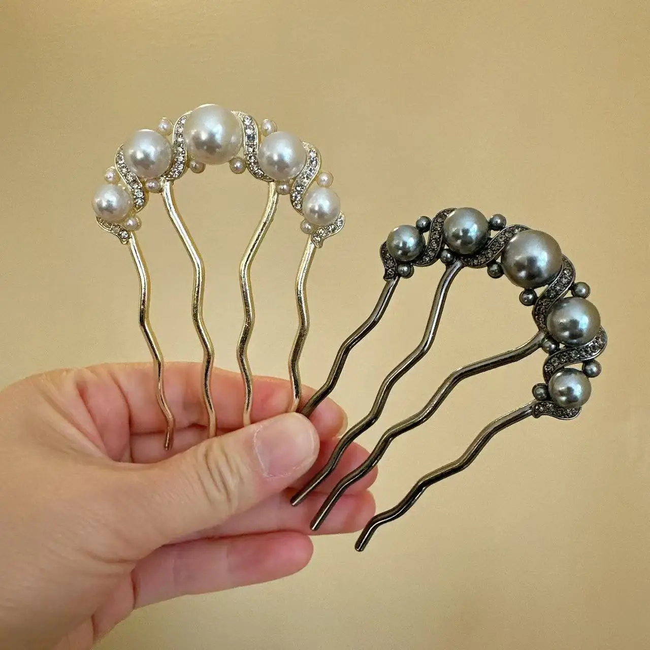 

Korean Simple U-shaped Imitation Pearl Hairpins for Women Back of Head Bun Artifact Hairpin Four Tooth Metal Insert Comb Clip