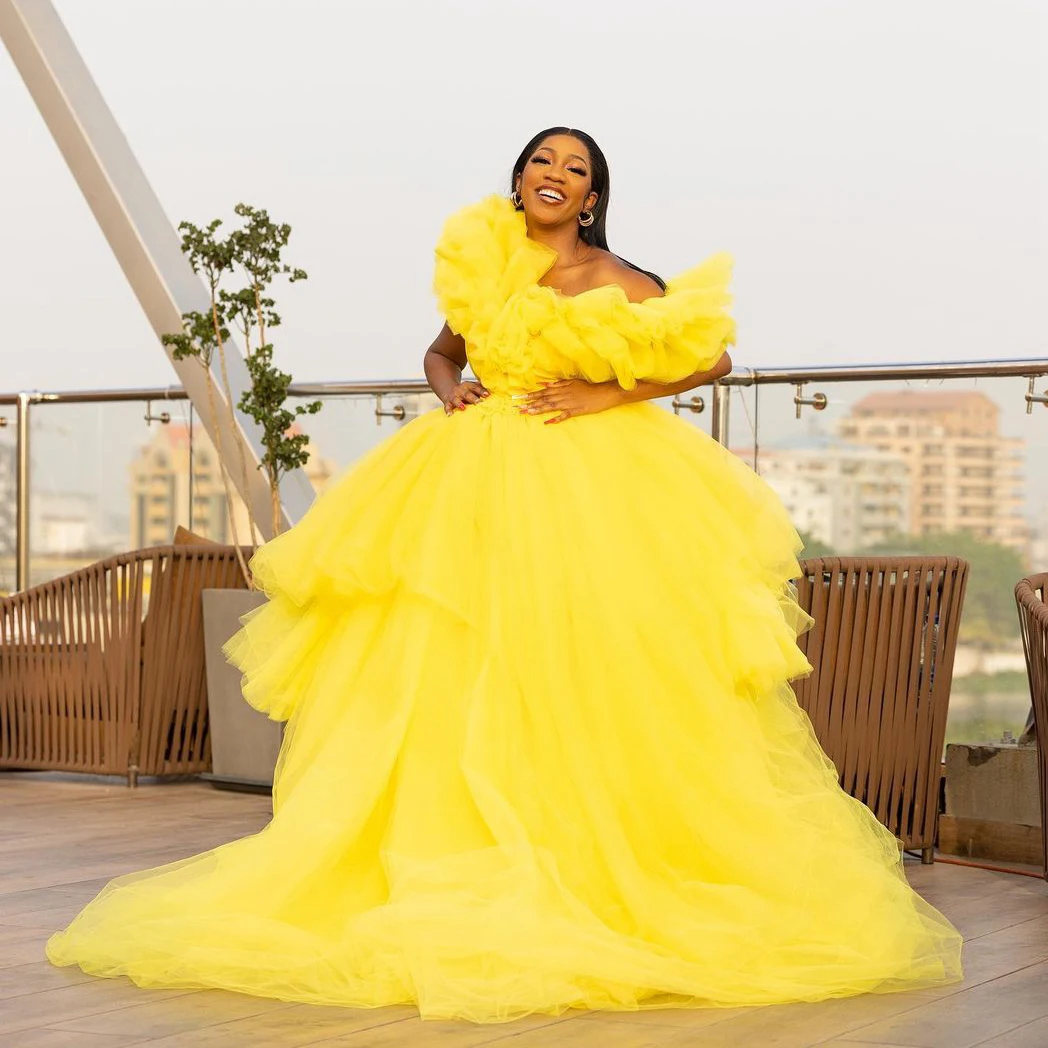 Bright Yellow Puffy Tulle Dresses For Birthday Party Ruffles Shoulder Cap Sleeves Women Ball Gown Photo Shoot Dress Prom Gowns