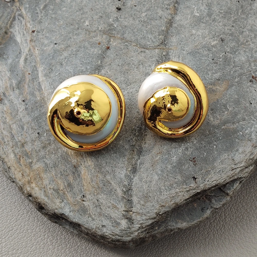 10 Pcs 18mm Cultured White Coin freshwater Pearl Gold Plated snail Shape  Beads connector Jewelry Accessories