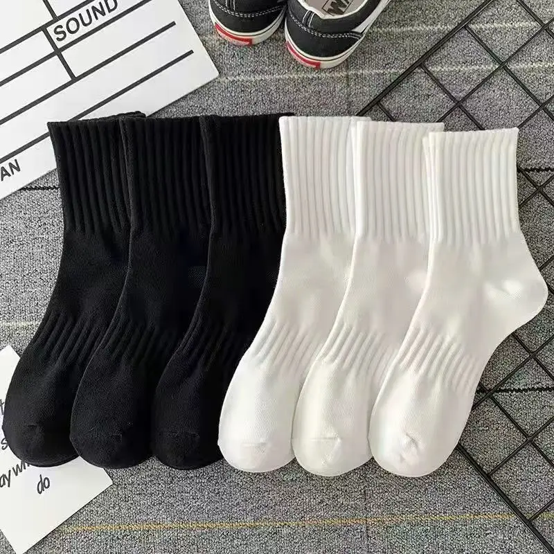 2024 Mid tube black and white men's anti odor, sweat absorbing, breathable men sports socks