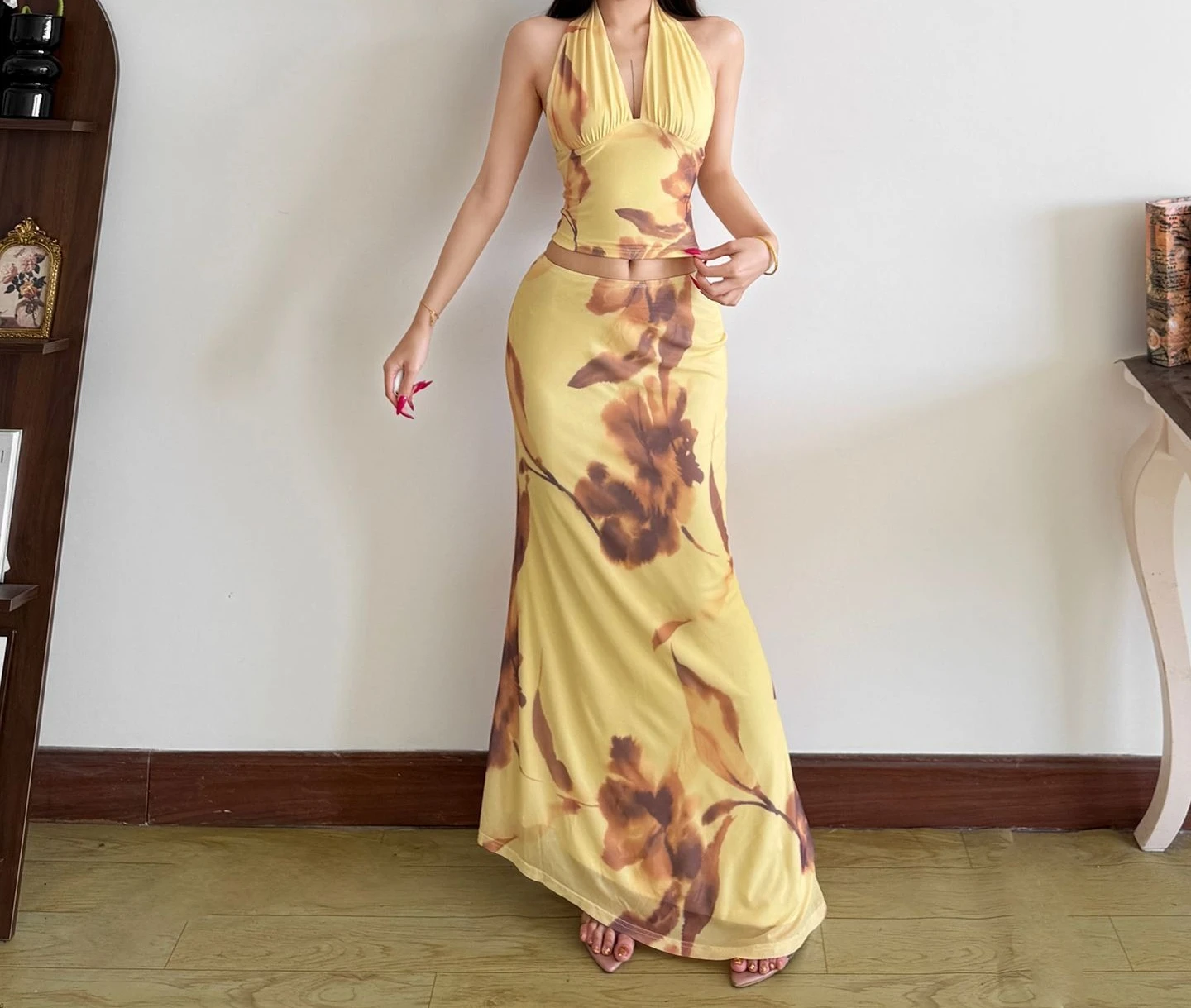 

Holiday Flower Neck-hanging Halter Suspender Slim-fitting Hip-wrapped Long Dress Suit for Women