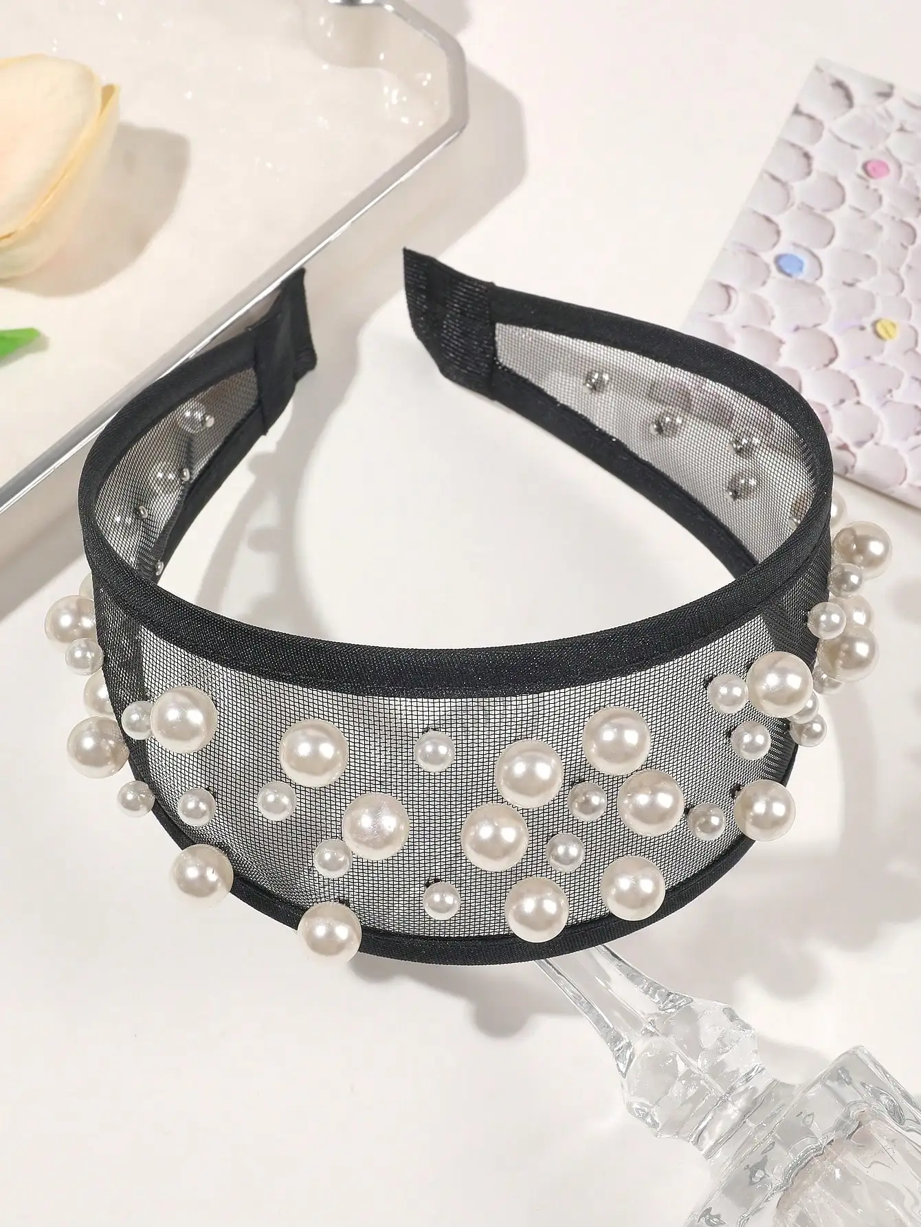 Neues schwarz-weißes 2,56 Zoll breites Mesh-Stirnband mit Perle für Frauen, rutschfester Haarreifen, elegantes modisches Haarband, Haar-Accessoires – Detail 7