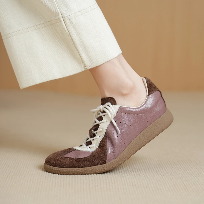 Comfortable Lightweight Trainer Shoes Flat Bottom Women's Shoes Casual Sports Commute Fashionable Retro Shoes Cut Rubber Sole