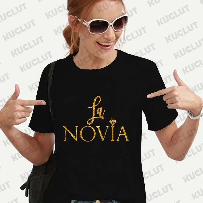 تيشيرت قبيلة العروس لفريق إسبانية للنساء ، حفلة العازبة ، تيشيرتات وداع واحد ، قميص وصيفة الشرف ، دش الزفاف ، قمم الزفاف Y2K