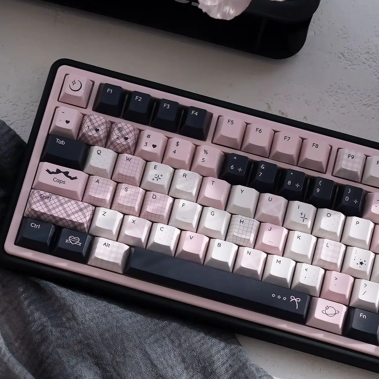 URE Pink Cute Keycaps Cherry Profile PBT Dye Sublimation Keycaps Lolita Style For MX Switch 61/64/68/75/84 Mechanical Keyboard