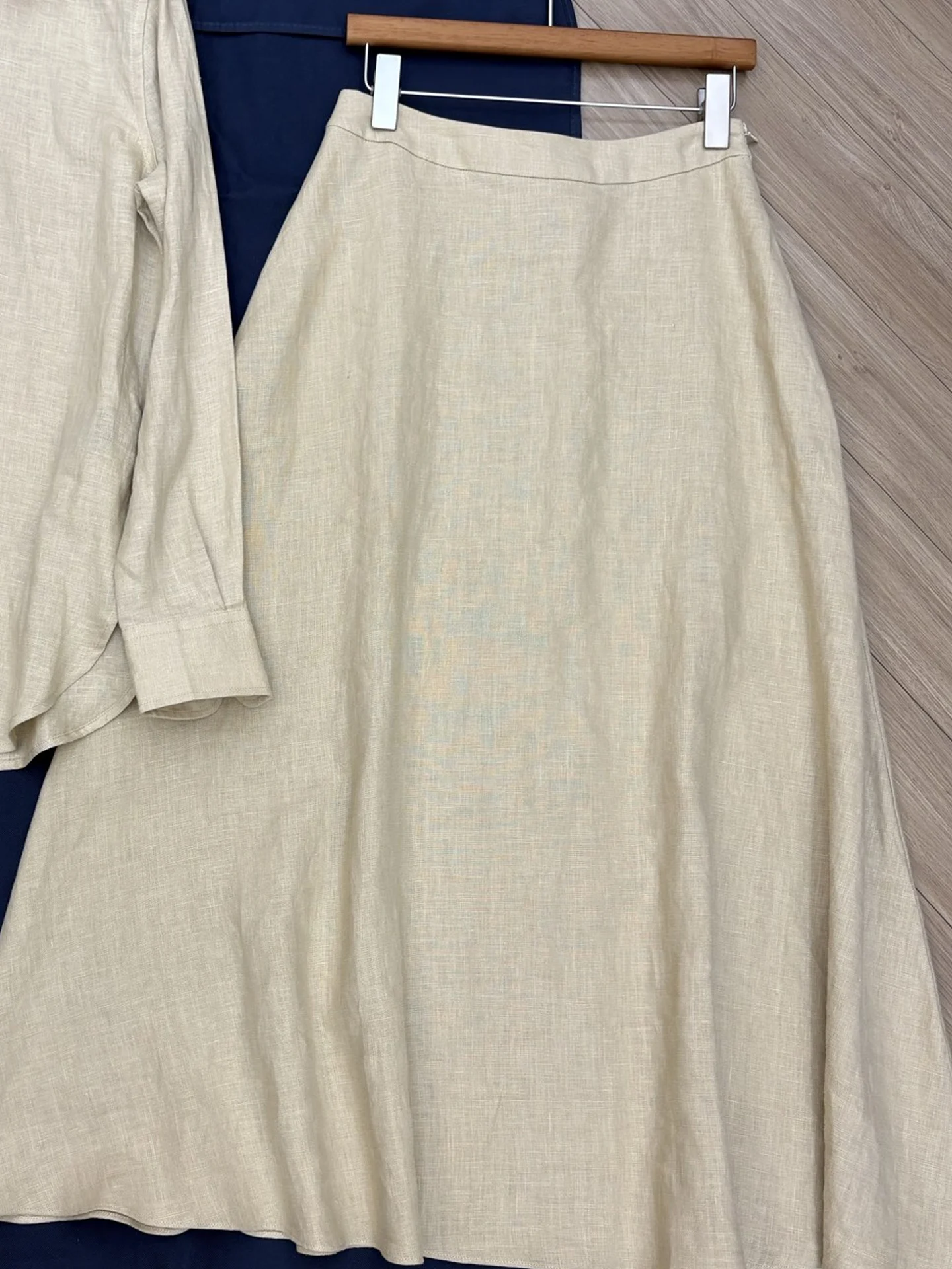 

Women'S Linen Set With Long-Sleeved Shirt And Skirt: Stylish, Versatile, Elegant, And Fashionable For A Vacation Look.