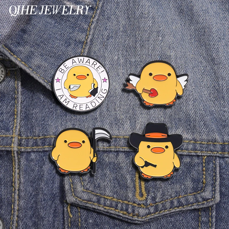 

Cartoon Yellow Duck Brooch Enamel Pins Cool Formal Hat Duck With Guns Brooch Backpack Lapel Badge Funny Jewelry for Kids Friends