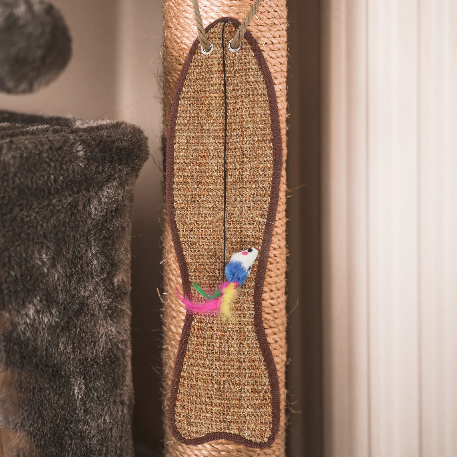 

1Pcs Cat Scratching Pad Fish Shape Sisal Protective Hanging Pad Claw Grinding Mat Furniture Protector Pet Plaything