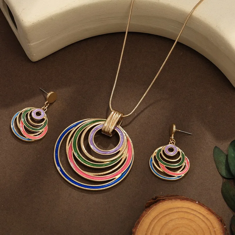 أزياء، شخصية، مكانة، أقراط متدلية على شكل دائرة مجوفة من المينا الإبداعية، مجموعة نسائية #3