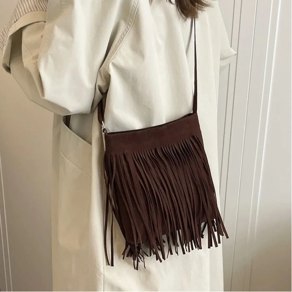 Vintage Suede Fringe Crossbody Bag Boho Style Large Capacity Shoulder Bag Adjustable Shoulder Strap Solid Color Bucket Bag Women view 5