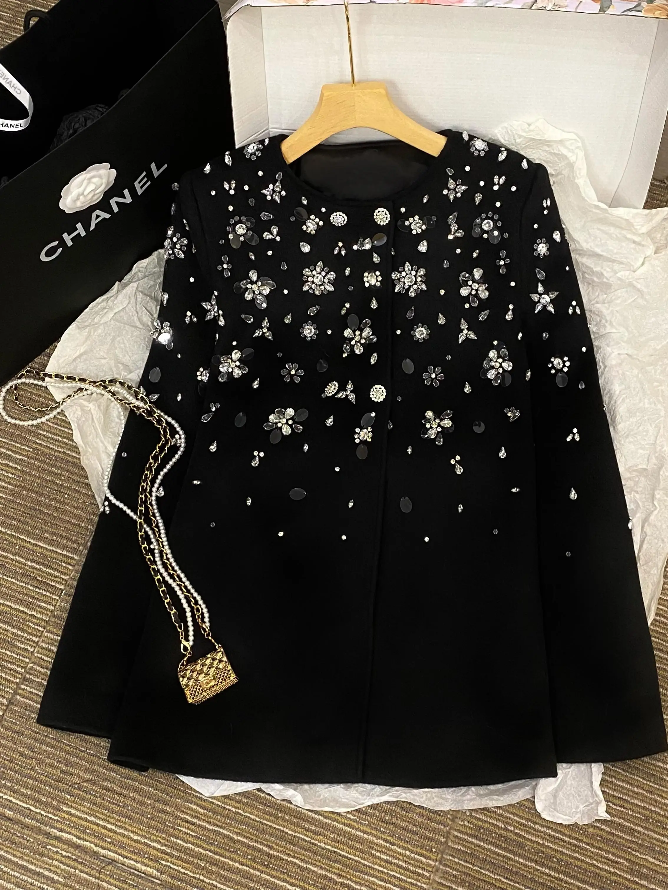 Exquisite Beadings Woolen Cape Coat For Women Fall And Winter 2025 Celebrity Casual Elegant Shawl Outwear Cloak White Black