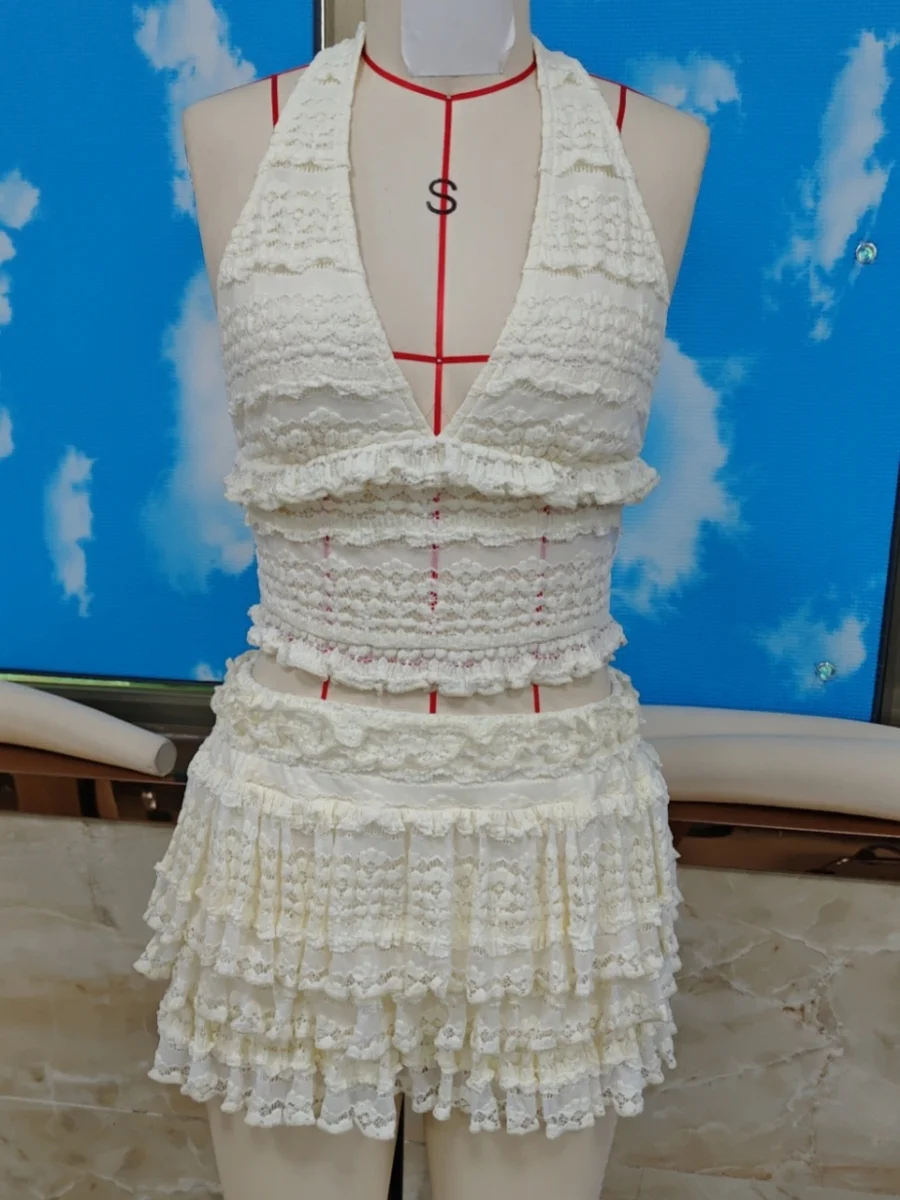 

Женский кружевной наряд из двух предметов с завязками на шее, без рукавов, с открытой спиной, топы на бретельках с эластичной резинкой на талии, мини-слойные шорты с рюшами