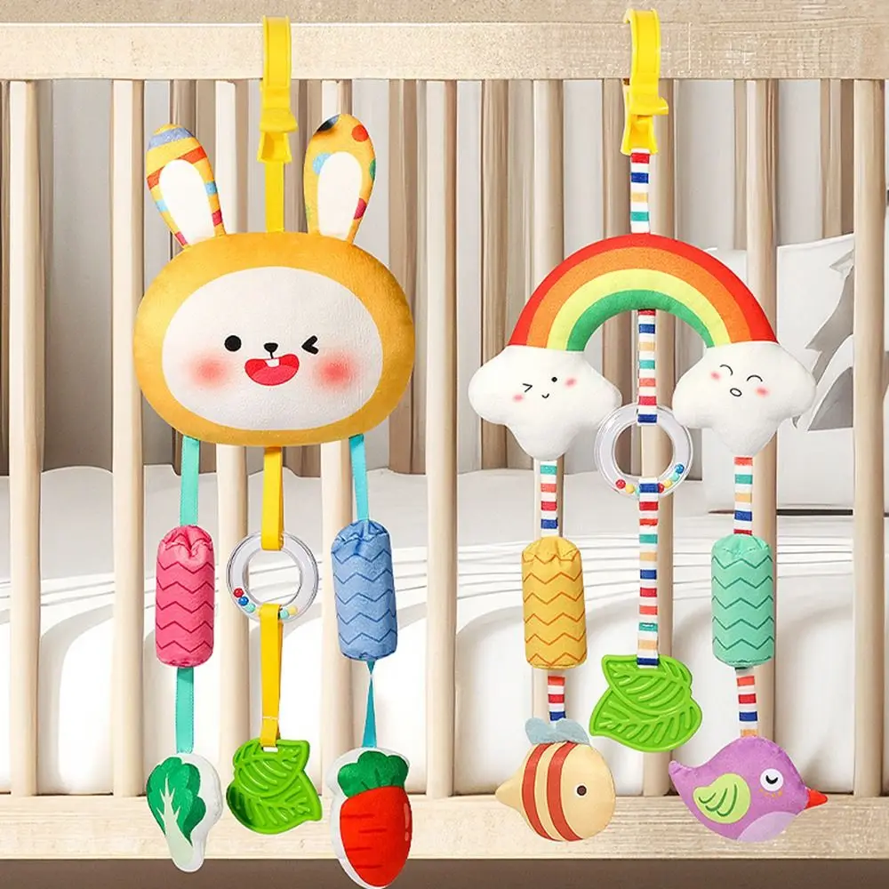 Soft Plush Baby Wind Chime ของเล่นน่ารัก Teether รถเข็นเด็กสัตว์แขวนจี้ Rattle แบบพกพาคลิป Sensory การเรียนรู้ของเล่น