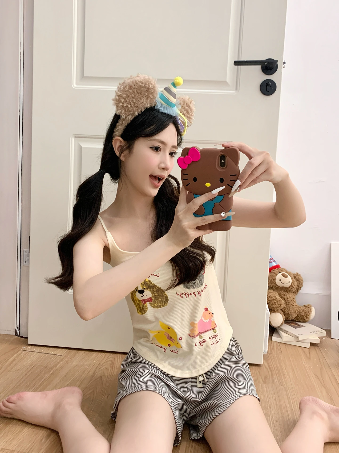 

Корейский комплект женской летней домашней одежды в мультяшном стиле: модальный топ на бретельках и шорты с нагрудными вкладышами, милый и очаровательный, из двух предметов