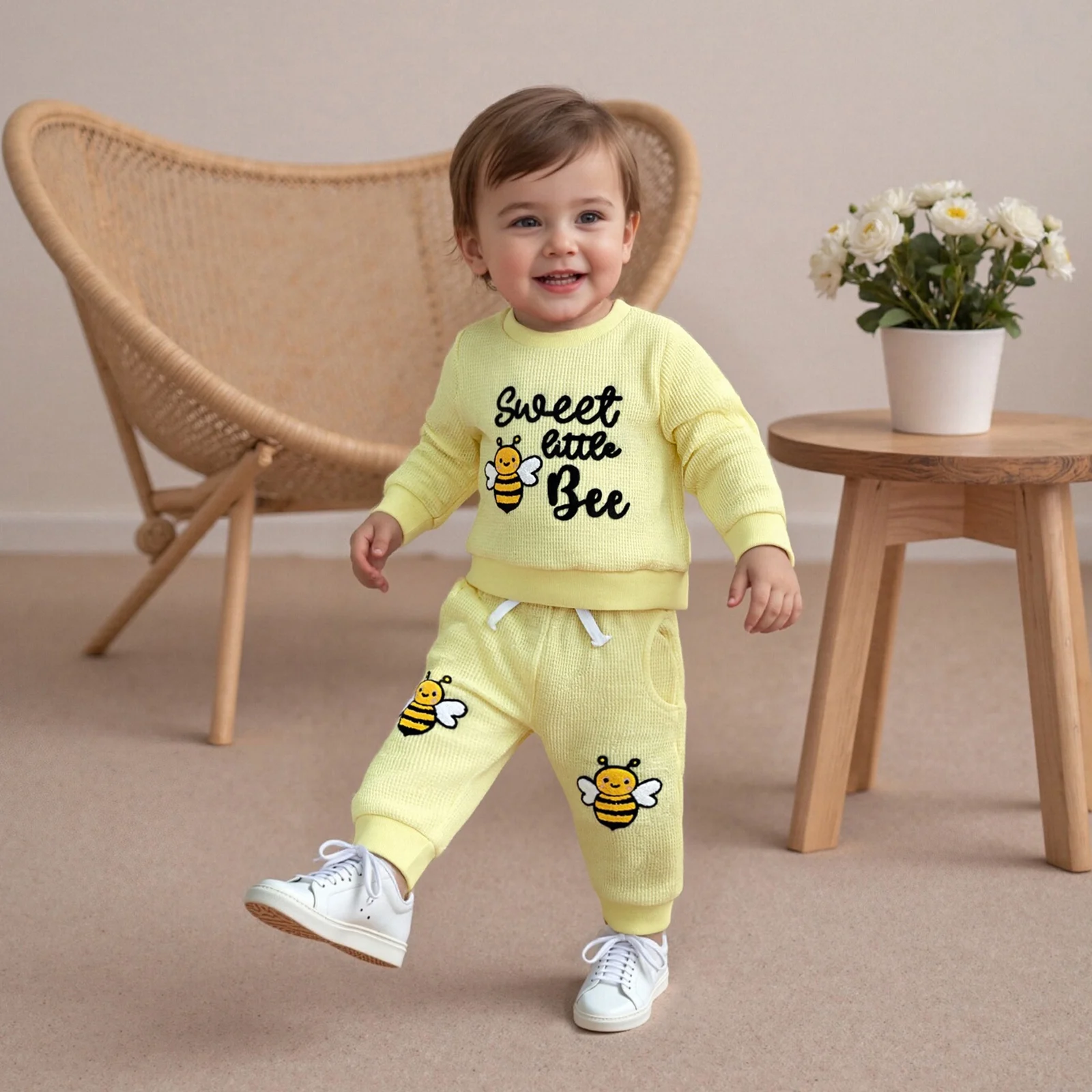 

Одежда для малышей, осенняя одежда для маленьких девочек, топы с длинными рукавами и круглым вырезом, топы с вышивкой пчелы, брюки для бега, комплект одежды