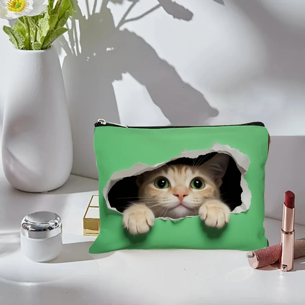 ลูกแมวน้อยน่ารักแอบมองกระเป๋าแต่งหน้าดีไซน์เก๋ - กระเป๋าซิปอเนกประสงค์น่ารัก กระเป๋าเก็บเครื่องประดับ