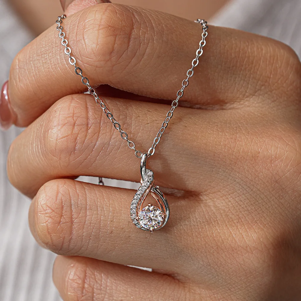 مويسانيتي ثنائي النغمة قلادة S925 الفضة أربعة مخلب الكلاسيكية Lockchain GBA معتمد فاخر صندوق هدايا مجاني للنساء مجوهرات